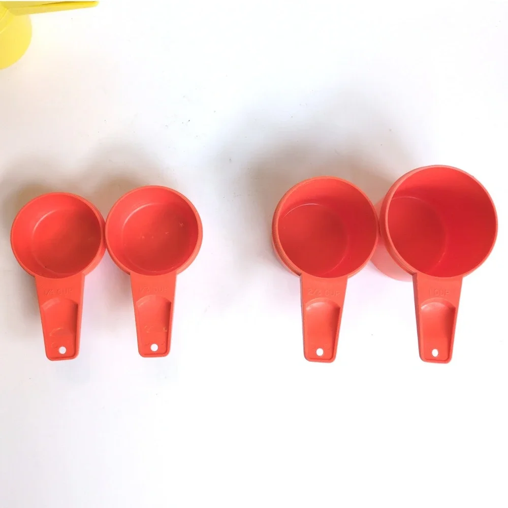 Tupperware vintage measuring